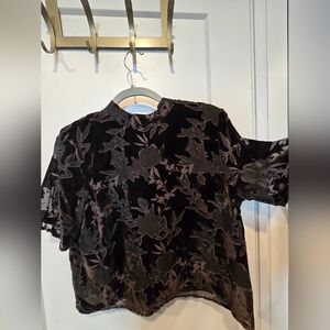 Velvet mock-neck slightly cropped blouse